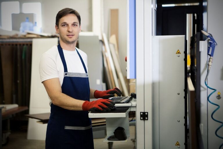 Produkcja akcesoriów meblowych Bydgoszcz - Kor-Plast.